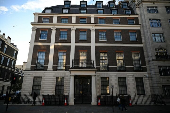 Metropolitan Police investigate claims of illegal electroshock weapons used by Chinese embassy guards