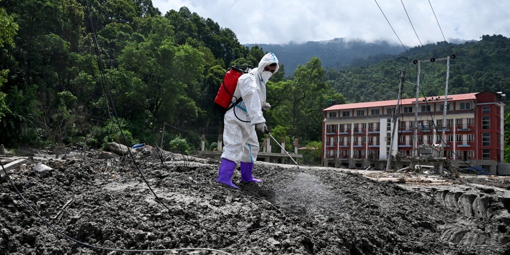 Over 1,000 confirmed dead as Nepal faces challenges in flood rescue efforts