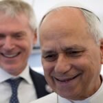 Pope Leo XIV praises free press, sidesteps question on White Sox playoff success