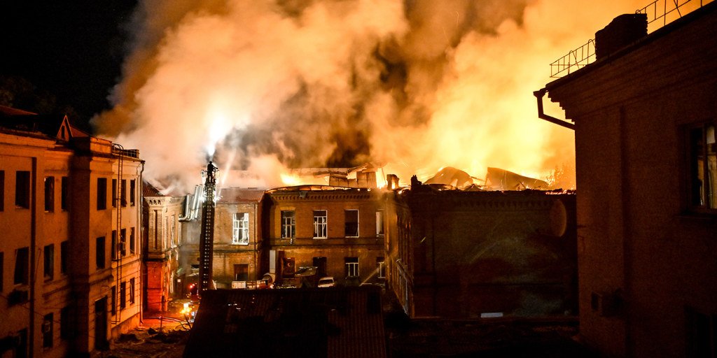 Russia and Ukraine escalate strikes amid Zelenskyy's upcoming meeting with Trump