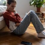 Smartphone use at age 12 linked to increased risk of eating disorders by age 14