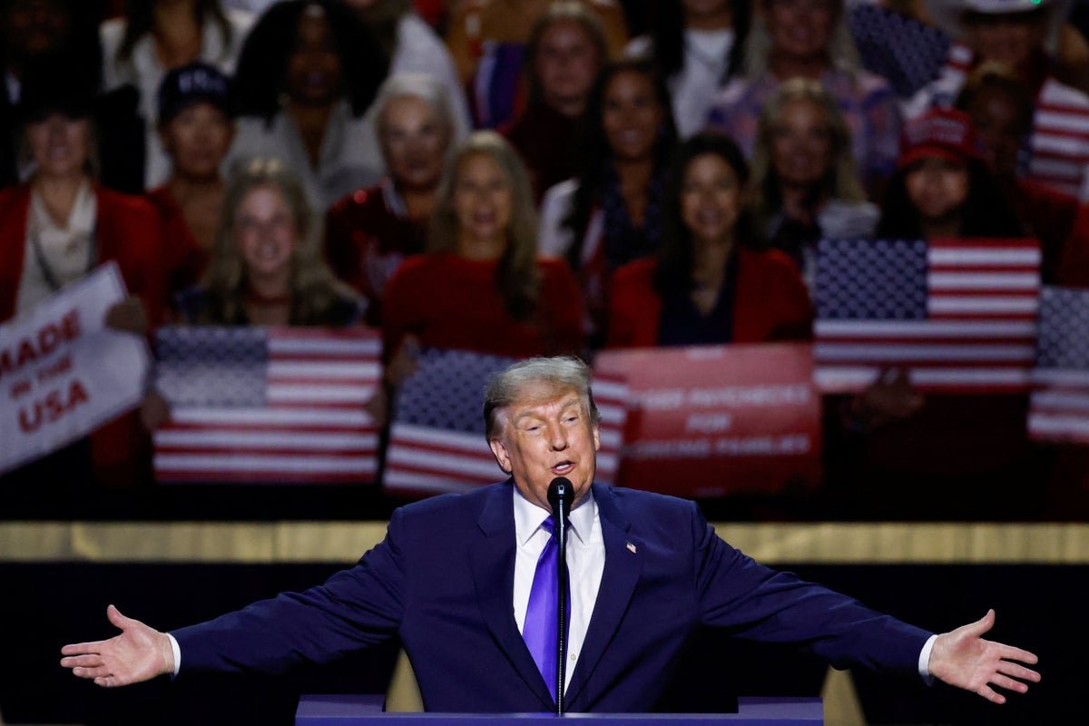 Trump offers $5,000 payment to Americans in bid to secure midterm support