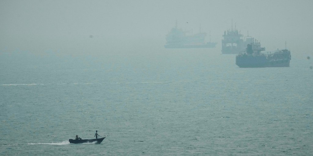 U.S. military targets Iranian tankers after missile threats to naval vessels
