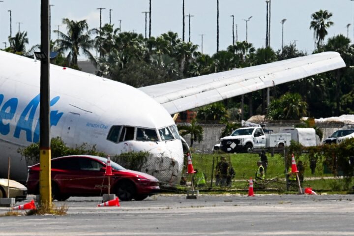 Victims of Miami plane crash identified as they were in van for aircraft cleaners
