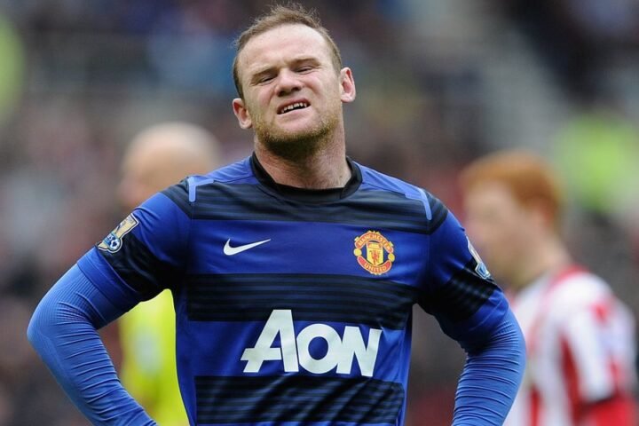 Wayne Rooney opposes Rio Ferdinand on Manchester City title stripping debate