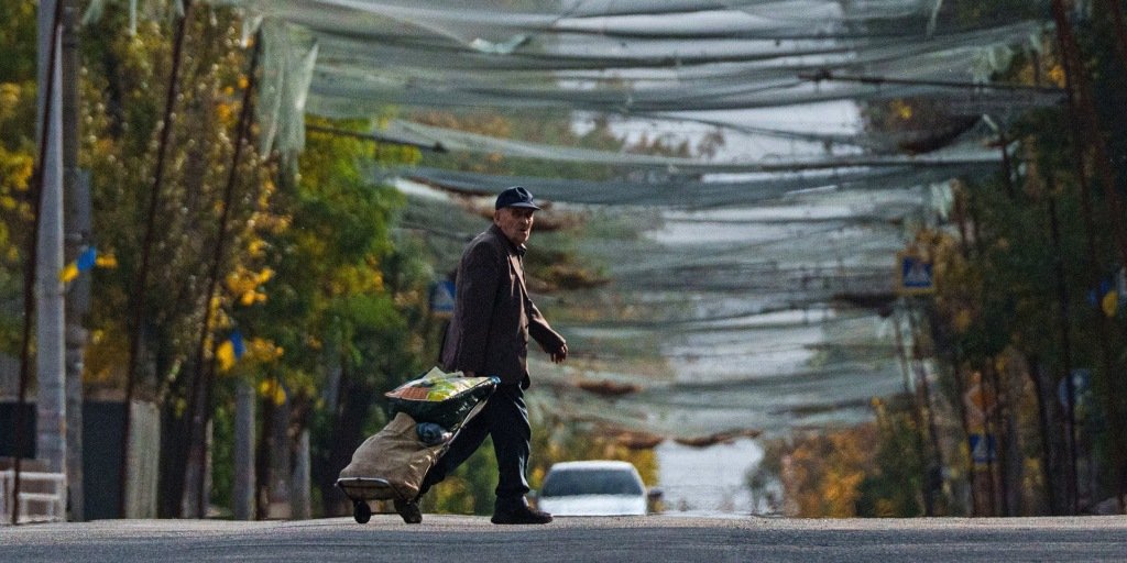 Aid mission set to enter Oleshky as truce continues, providing respite for Kherson residents