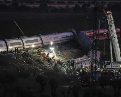 Audio recordings disclose critical decisions preceding fatal train collision in Spain