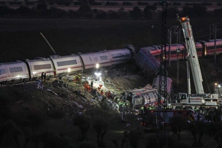 Audio recordings disclose critical decisions preceding fatal train collision in Spain