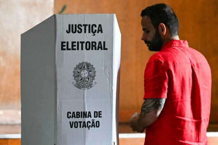 Brazilians cast votes in divisive election as Lula challenges Flavio Bolsonaro for power