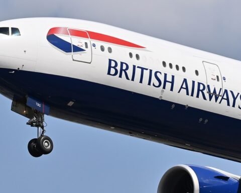 British Airways flight to Chicago descends 27,000 feet and returns to London
