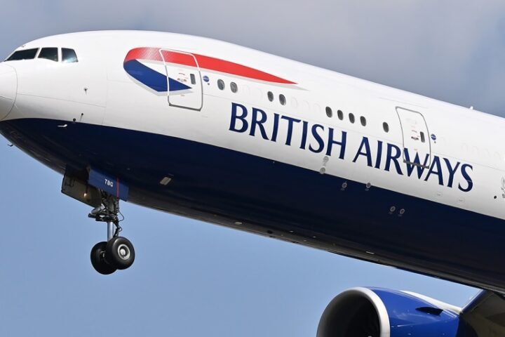 British Airways flight to Chicago descends 27,000 feet and returns to London