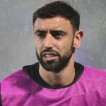 Bruno Fernandes retains Manchester United captaincy despite criticism of Michael Carrick's tactics
