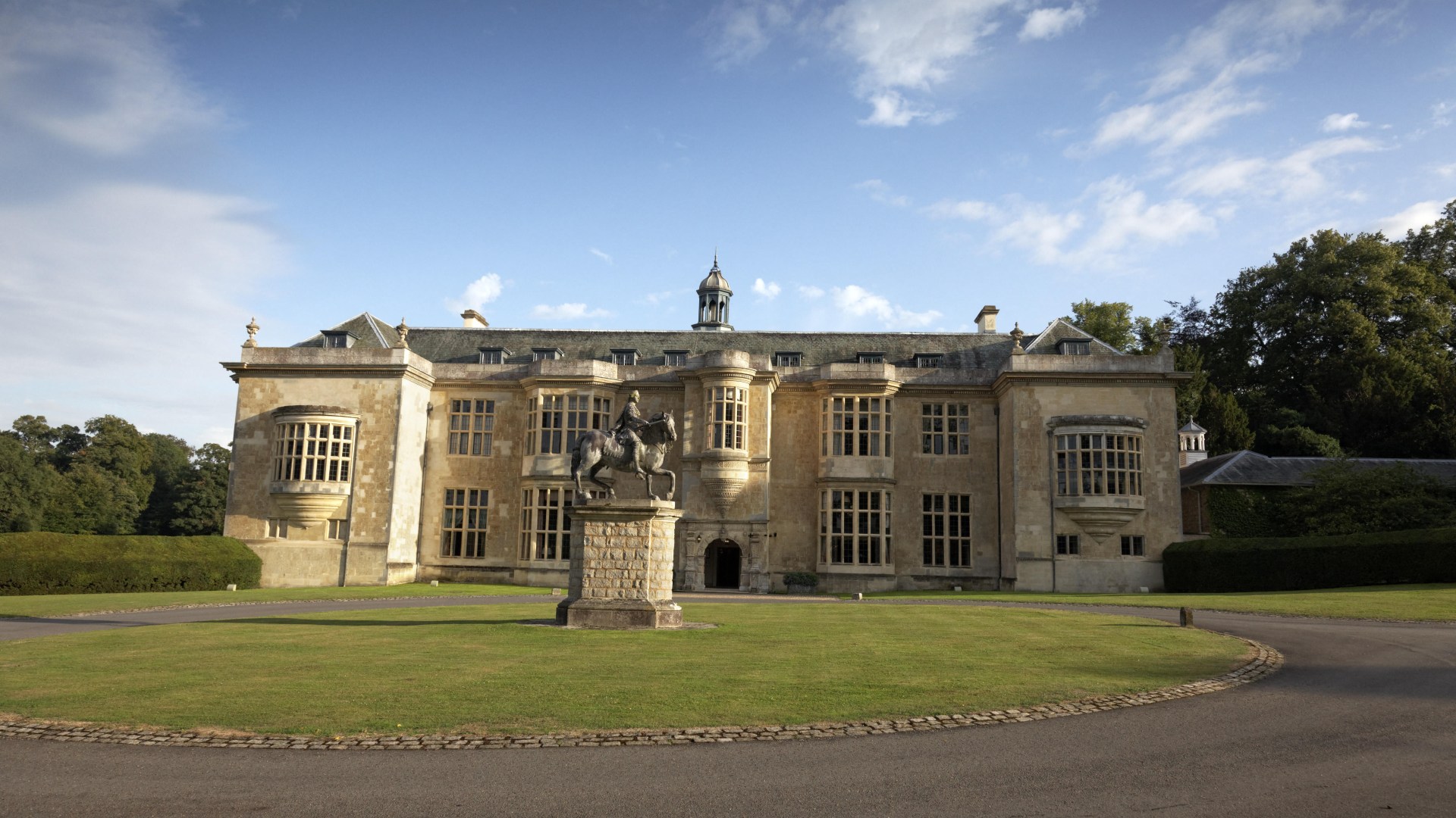 Civil service leaders spend £33,000 on luxury retreat while taxpayers face rising costs