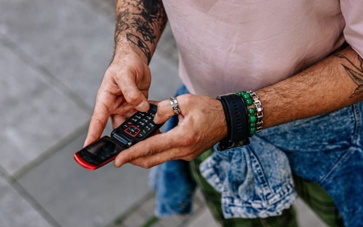 Could a flip phone be the smartphone alternative you didn’t know you needed?