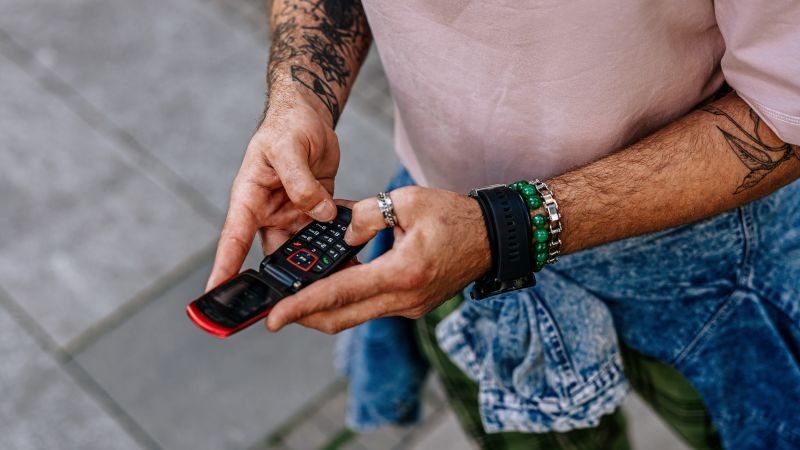 Could a flip phone be the smartphone alternative you didn’t know you needed?
