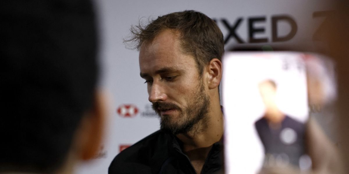 Daniil Medvedev apologises after accidentally hitting spectator with ball at China Open