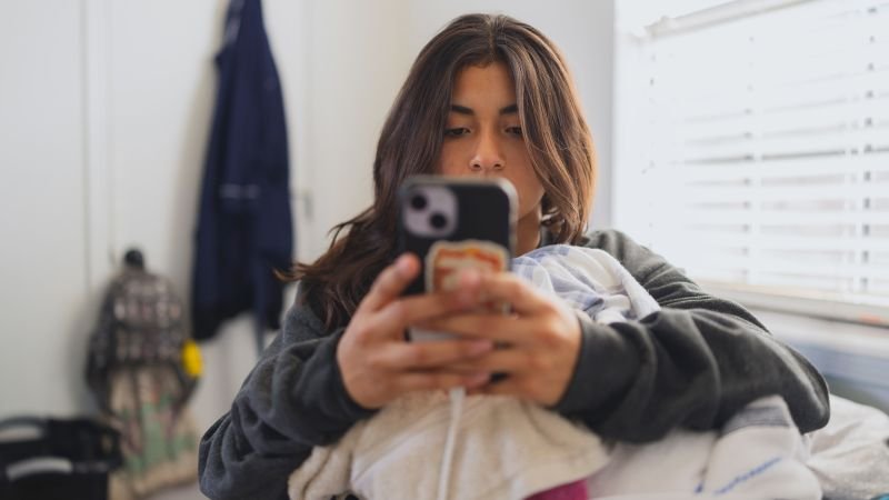 Digital media's risks to children's health highlighted in new research on screen time