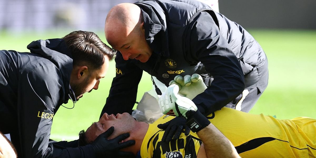 Emi Martinez hospitalized following concussion after collision in Chelsea match against Everton