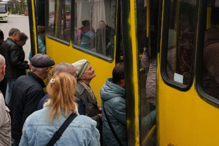 Evacuation of civilians from Oleshky to Belarus facilitated by ceasefire negotiations