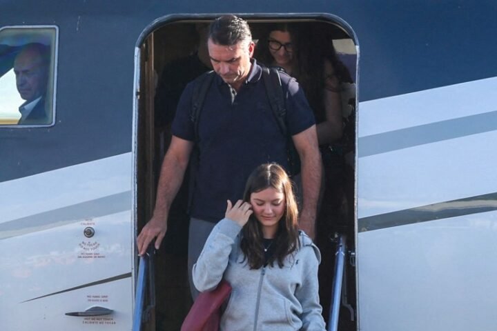 Flavio Bolsonaro arrives in Miami after his election defeat in Brazil