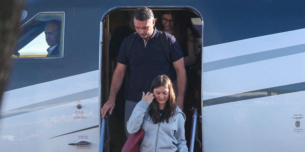 Flavio Bolsonaro arrives in Miami after his election defeat in Brazil