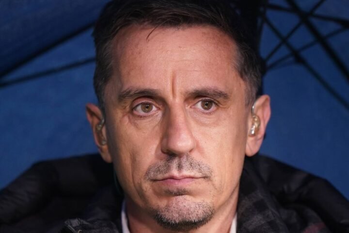 Gary Neville criticizes Manchester United players for lack of professionalism after fan backlash