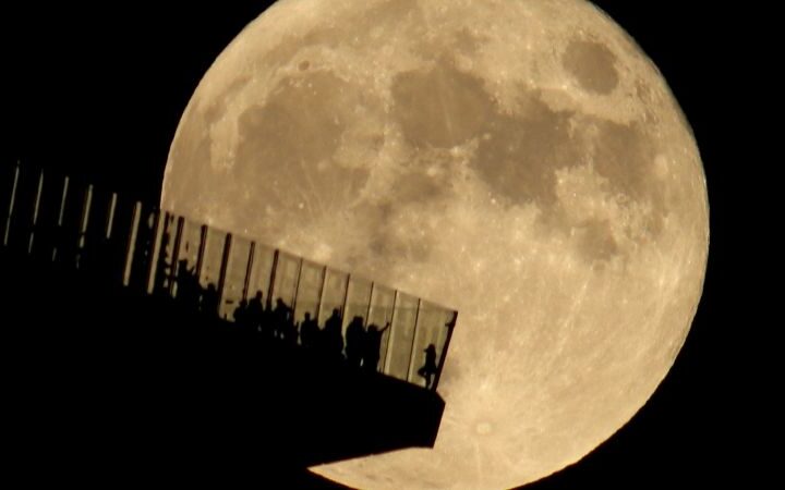 Hunter’s moon will illuminate the skies this weekend alongside Saturn