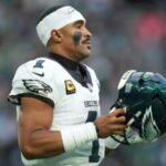 Jalen Hurts faces season-ending injury as blood clots raise safety concerns for Eagles