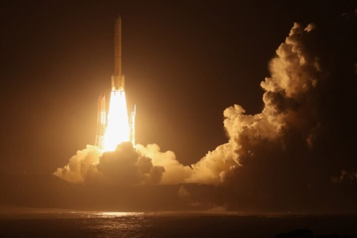 Japan embarks on ambitious mission to explore Martian moons and collect soil samples
