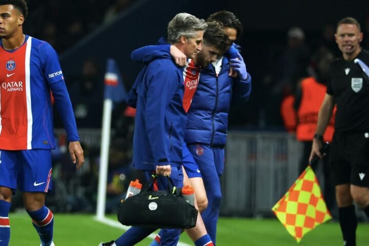 Kvaratskhelia to undergo surgery, sidelining PSG star for the remainder of the season