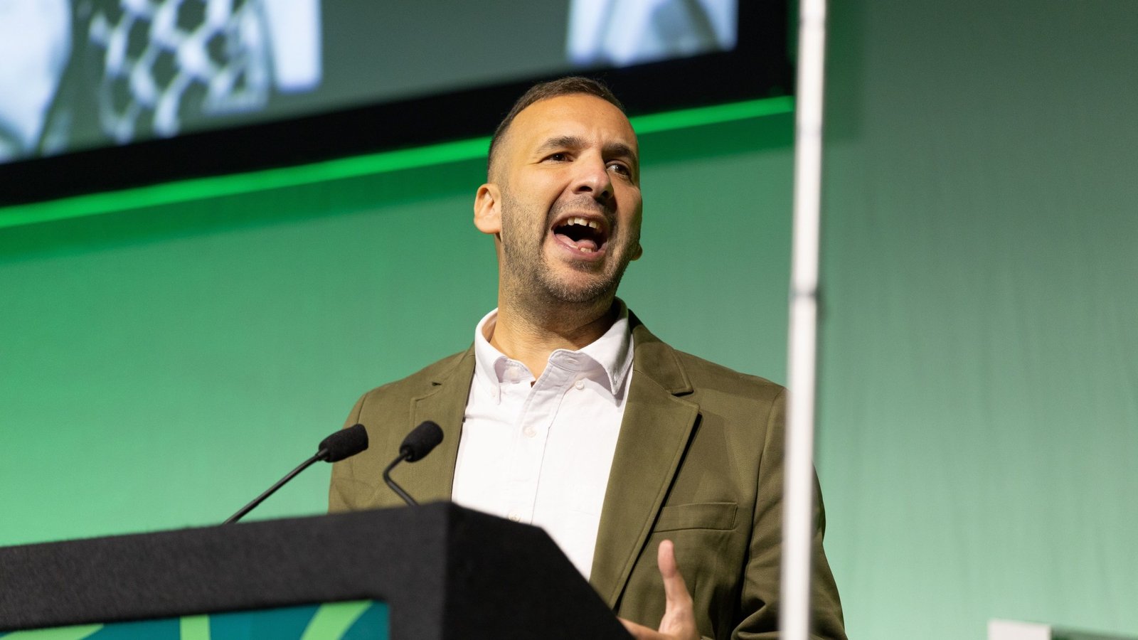 Labour threatens to withdraw local coalitions with Greens over controversial Zionism motion