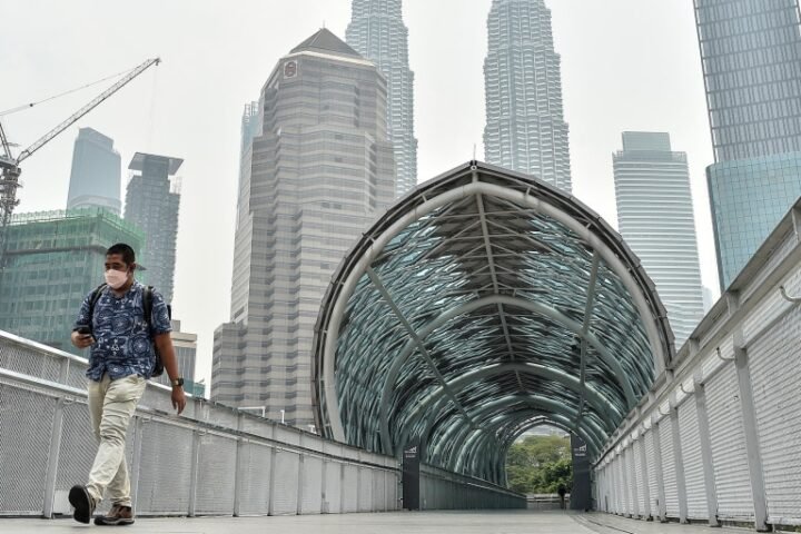 Malaysia closes schools as air quality deteriorates due to haze from Indonesian fires