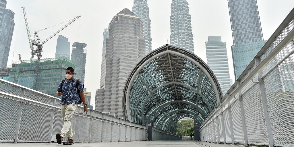 Malaysia closes schools as air quality deteriorates due to haze from Indonesian fires