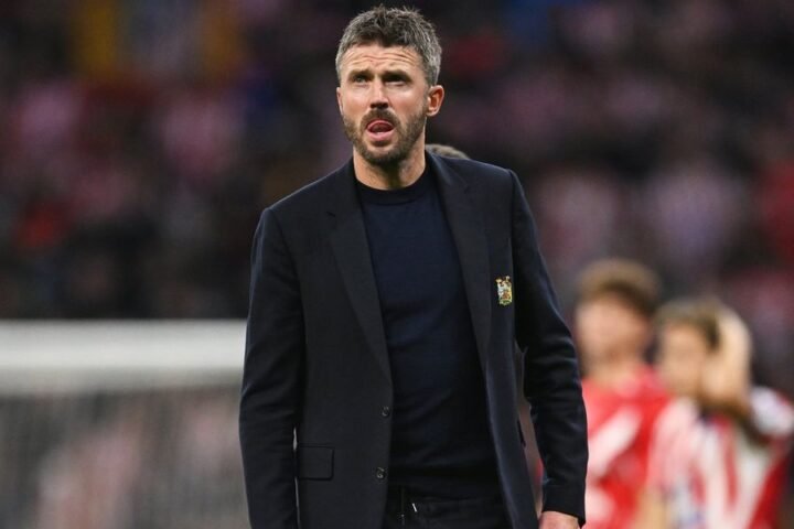 Michael Carrick seeks clarity on Lisandro Martinez's comments amid Manchester United crisis