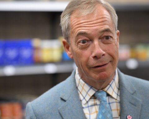 Nigel Farage promises to end UK asylum system and deport 90,000 asylum seekers immediately