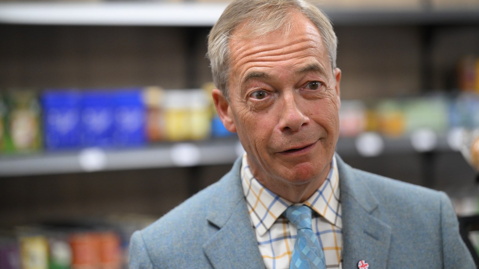 Nigel Farage promises to end UK asylum system and deport 90,000 asylum seekers immediately
