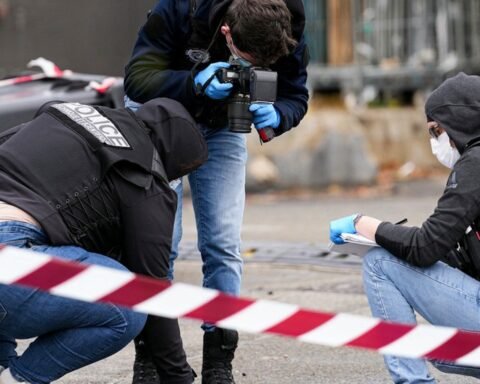 One dead and four injured in shooting incident near Paris