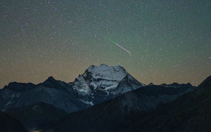 Orionid meteor shower expected to peak despite bright moon interference