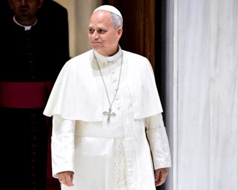 Pope Leo XIV expresses neutrality to Villanova and Notre Dame basketball teams