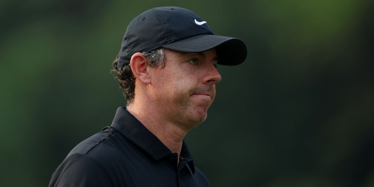 Rory McIlroy adjusts fashion style while competing for DP World India Championship title