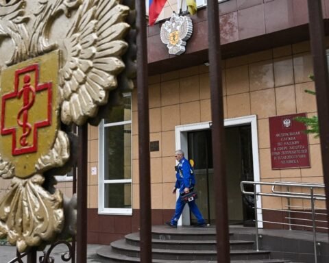 Russia reports no plague detected among contacts of laboratory worker who died