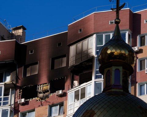 Russian airstrikes disrupt traffic on three key Kyiv bridges, a new tactic in warfare