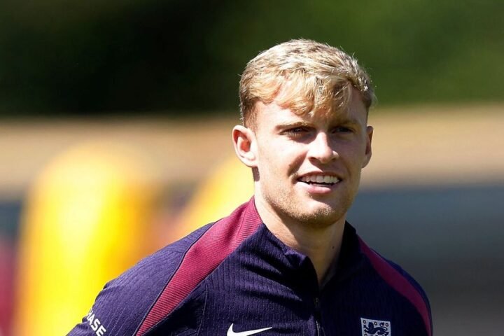 Stubbs tips Jarrad Branthwaite to elevate his game after impressive start for Everton