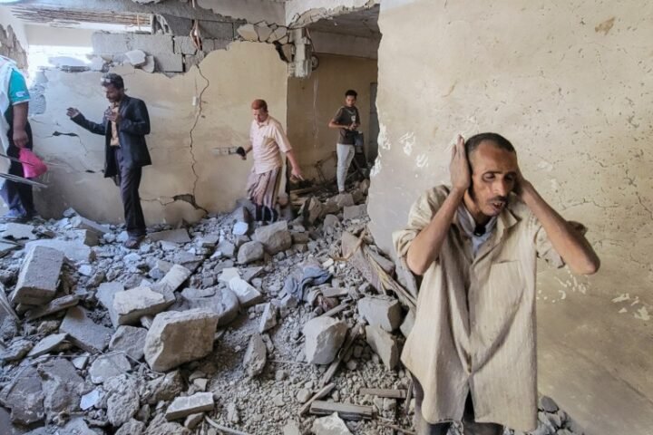 U.N. warns humanitarian crisis looms as Houthis assault besieged city of Taiz