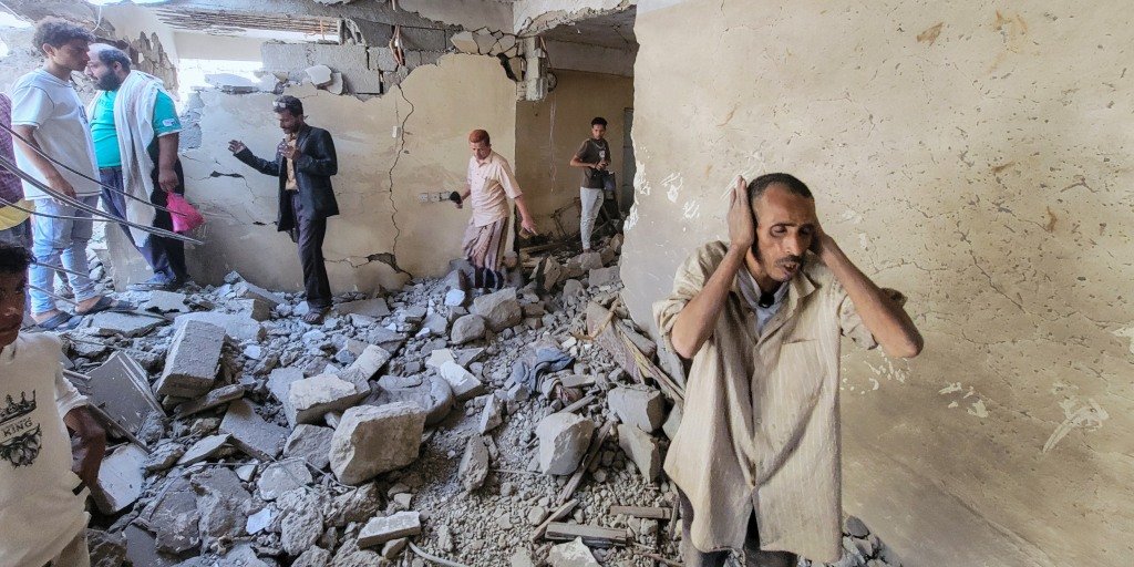 U.N. warns humanitarian crisis looms as Houthis assault besieged city of Taiz