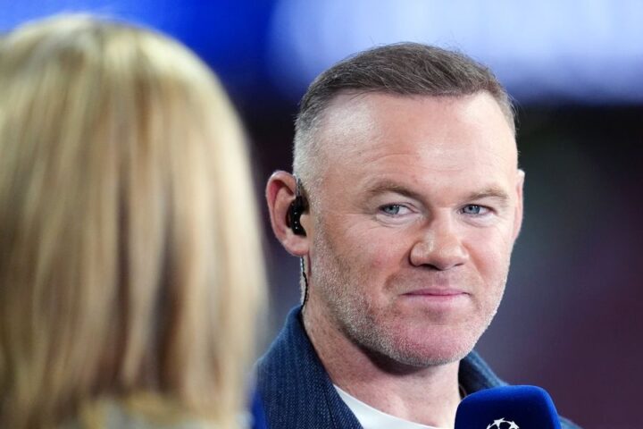 Wayne Rooney criticizes Manchester United players amid managerial changes at Chelsea