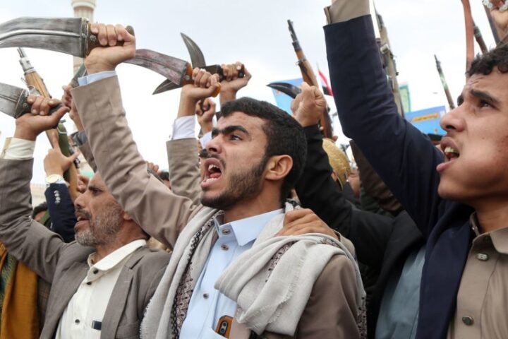 Yemen's government launches military operations to reclaim territory from Houthi forces